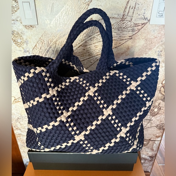 NAGDHEDI ST. BARTHS LARGE WOVEN TOTE BAG NAVY & CREAM - NO POUCH!! - Picture 1 of 13